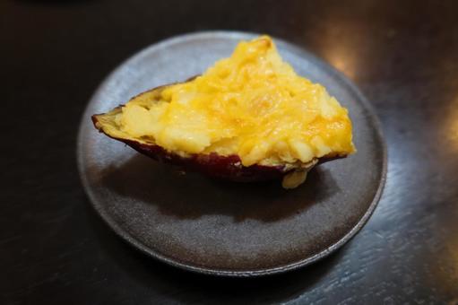 手づくりスイートポテト(一口カット、端) 手づくりスイートポテト(一口カット、端)の写真