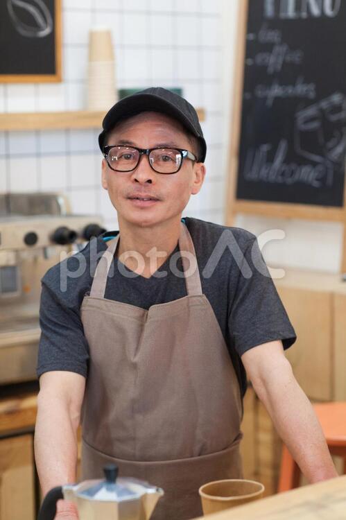 カフェのマスター11 男性,中年,シニアの写真素材