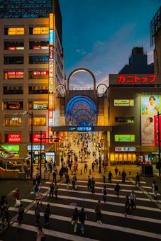 【宮城】仙台駅周辺の商店街 【宮城】仙台駅周辺の商店街 仙台駅,宮城,夕日の写真素材