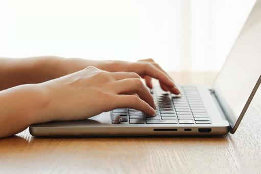 タイピング pc,パソコン,デスクワークの写真素材