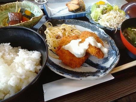 定食 定食,チキンメンチカツ,タルタルソースの写真素材