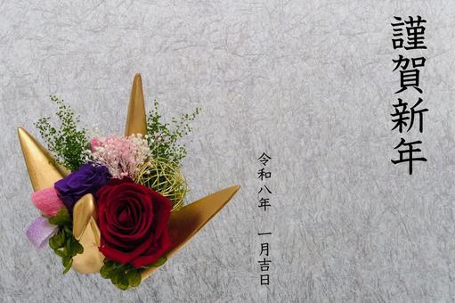 謹賀新年　金色の鶴と赤と紫のバラ 謹賀新年,正月,新年の写真素材
