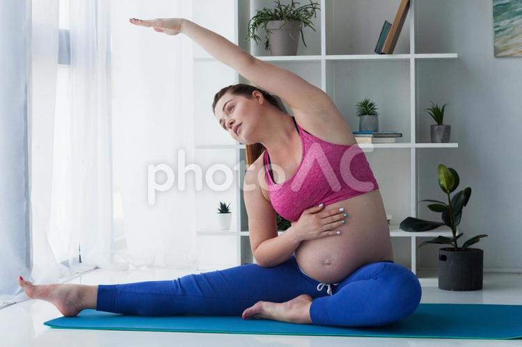 マタニティヨガ3 ヨガ,女性,マタニティの写真素材