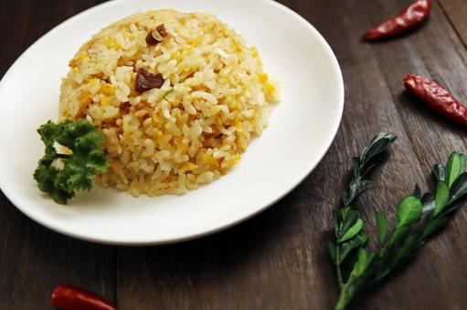 中華風チャーハン盛り付け 中華風チャーハン盛り付け チャーハン,炒飯,ご飯の写真素材