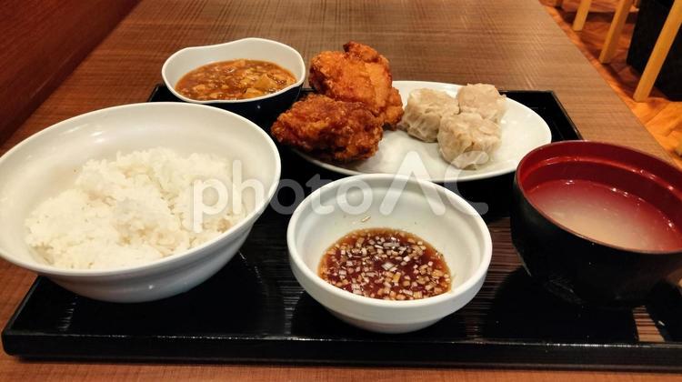 ザンギ・麻婆豆腐・焼売の定食　ランチ 唐揚げ,中華,定食の写真素材