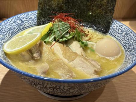 美味しそうな鶏白湯ラーメン ラーメン,鶏白湯,麺類の写真素材
