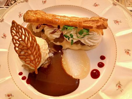 梨のエクレアチョコレートソース 甘い,かわいい,お菓子の写真素材