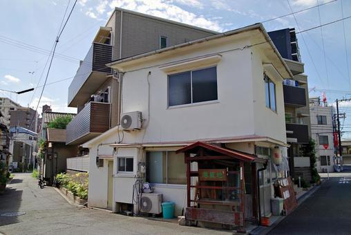 昭和の雰囲気を残す町角 昭和の雰囲気を残す町角 町角,路地,隘路の写真素材