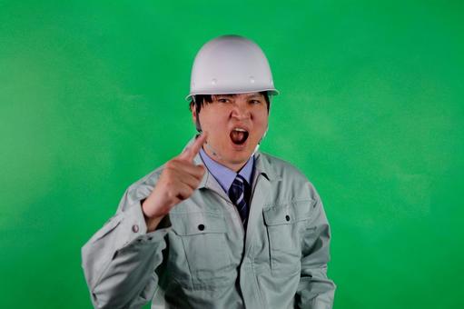作業服の男性強い表情 作業服の男性強い表情の写真