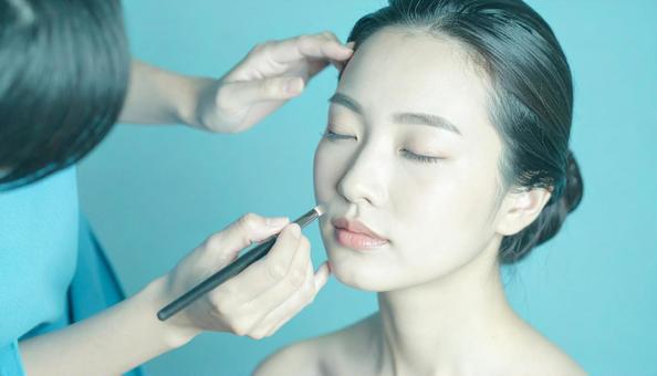 メイクアップアーティストによるメイク メイクアップアーティストによるメイクの写真