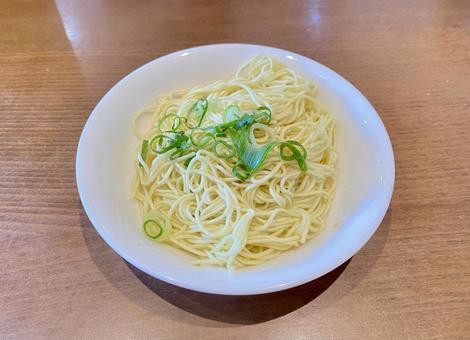 九州博多豚骨ラーメン 替玉 九州博多豚骨ラーメン 替玉の写真