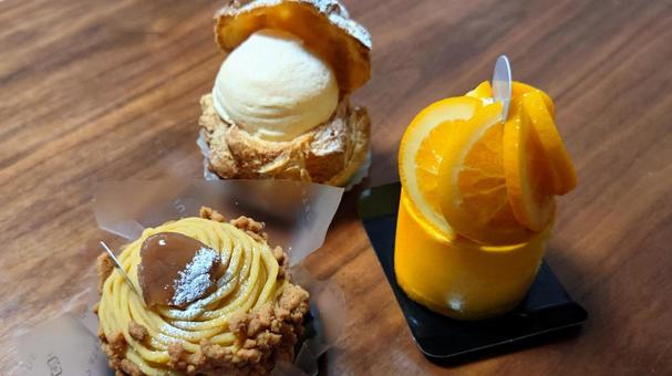 ミニケーキ シュークリーム,シュー活,食べ物の写真素材