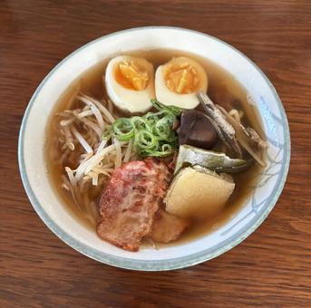 生ラーメンに半熟卵とベーコンと刻みねぎ 朝食,昼食,ラーメンの写真素材