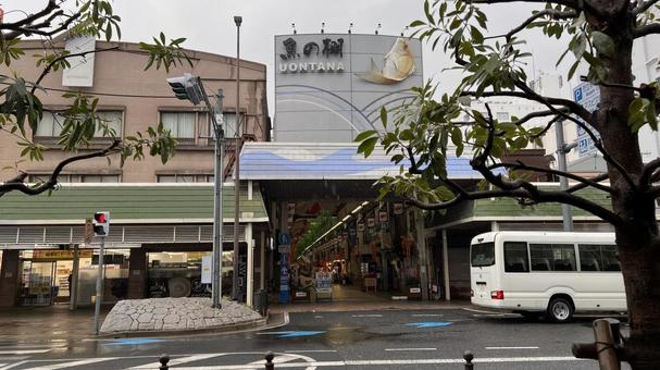朝の明石駅周辺（雨天）2 兵庫県,明石市,駅前の写真素材