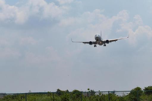 着陸前の飛行機 2 飛行機,空港,旅の写真素材