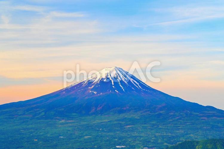 早朝の富士山（山梨笛吹） 富士山,河口湖,朝焼けの写真素材