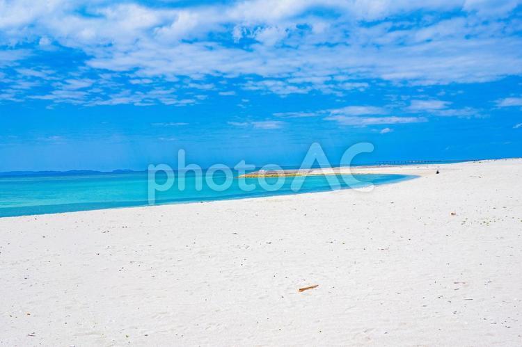 エメラルドグリーンの海と白い砂浜 海,ビーチ,砂浜の写真素材