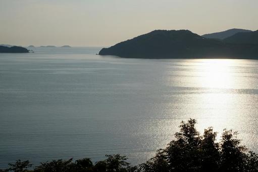 瀬戸内海の夕焼けの写真