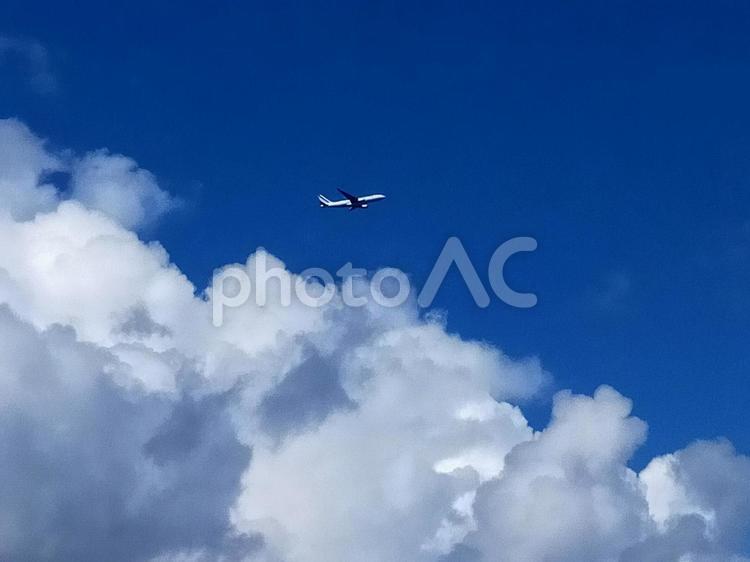 セーシェル　青空と飛行機 飛行機,青空,雲の写真素材