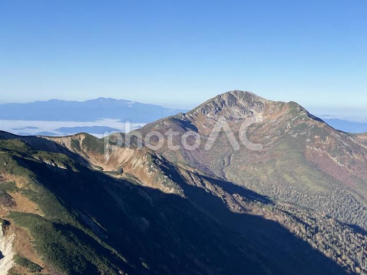鷲羽岳へ登山2　黒部五郎岳を望む 鷲羽岳,黒部五郎岳,北アルプスの写真素材