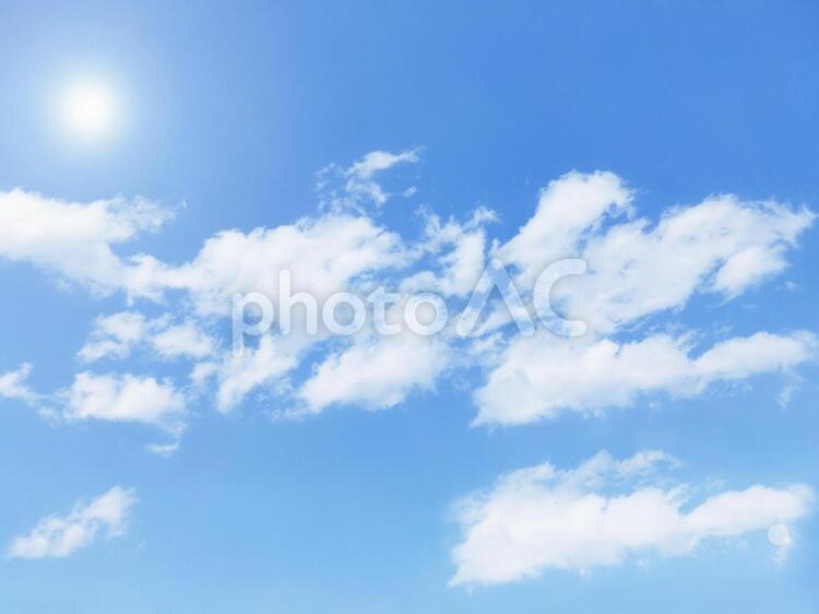 空と雲と太陽 空,雲,晴れの写真素材