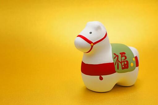 金の背景に午の置物 年賀状,午,馬の写真素材