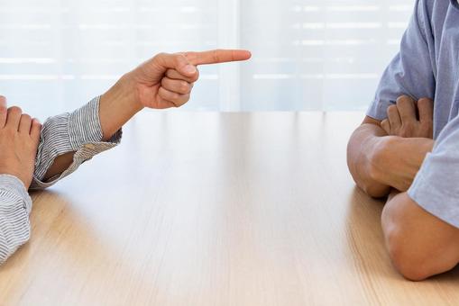 口論する男女 口論する男女 口論,ケンカ,言い争いの写真素材