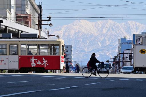A train running with Mt. Tateyama in the background, traffic, japan, blue sky, JPG
