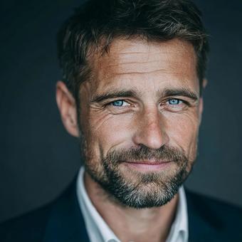 プロフェッショナルな男性の表情 プロフェッショナルな男性の表情の写真