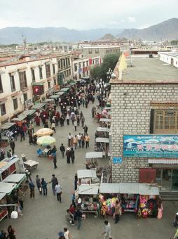 チベット　ラサの町風景の写真