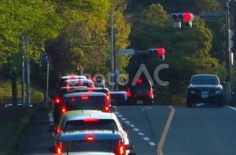 坂の上の赤信号 道路,車,交通の写真素材
