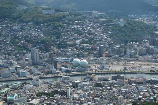 山と川に広がる日本の都市風景 都市,街並み,風景の写真素材
