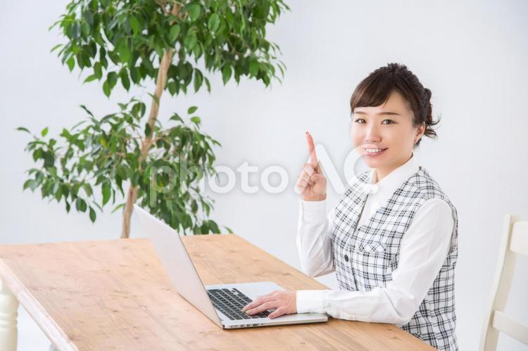 1のポーズをするビジネスウーマン テレワーク,制服,1の写真素材