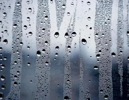 雨の日の窓ガラスと水滴1 雨の日の窓ガラスと水滴1 雨,窓,ガラスの写真素材