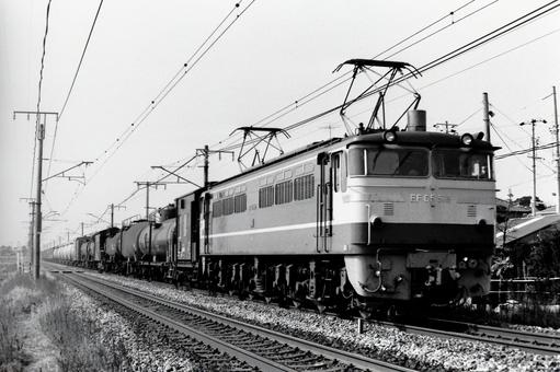 EF65F形けん引貨物列車の写真