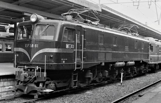 お召列車専用機のEF58 61 お召列車専用機のEF58 61の写真