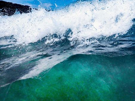 波と海中 波と海中の写真