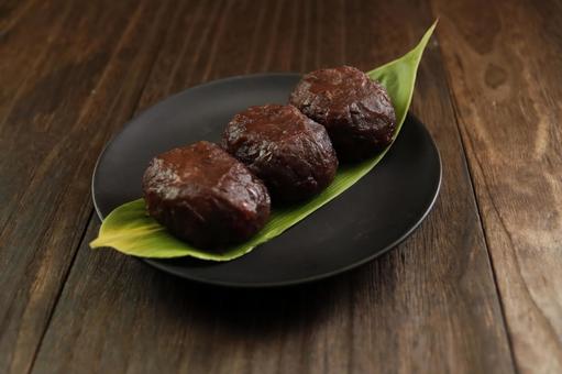おはぎ和菓子の三つ盛り おはぎ和菓子の三つ盛り おはぎ,和菓子,餅米の写真素材