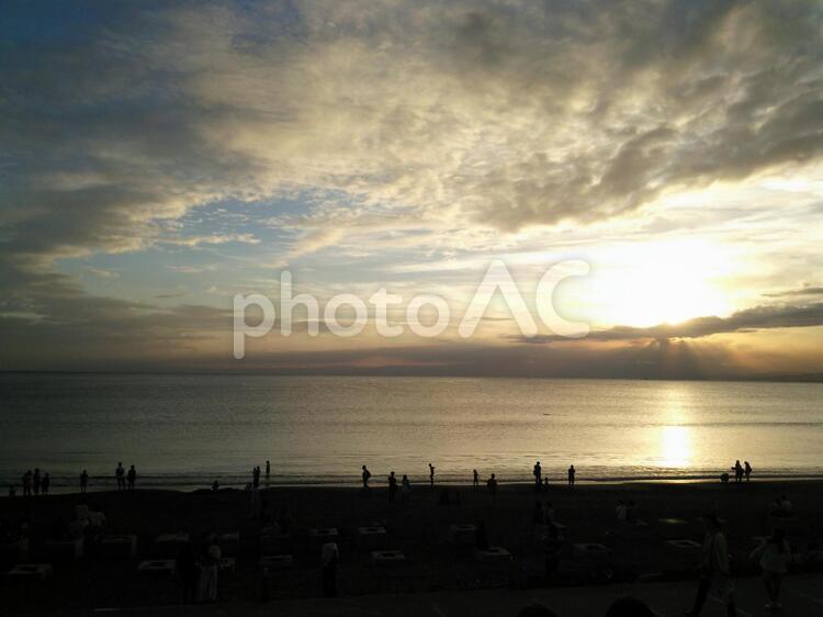 夕暮れ時の海岸 夕暮れ,夕方,海岸の写真素材