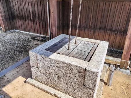 百六里庭の井戸　三重県の関宿にて 百六里庭,眺関亭,井戸の写真素材