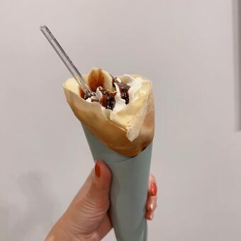 至福の時間 クレープ,生クリーム,スイーツの写真素材