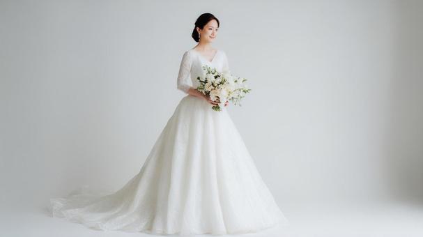 美しい花嫁とブーケの輝き 美しい花嫁とブーケの輝きの写真