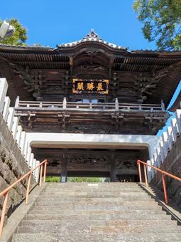 秋の布施弁天・楼門&青空(千葉県・柏市) 秋の布施弁天・楼門&青空(千葉県・柏市) 秋,紅龍山,布施弁天の写真素材