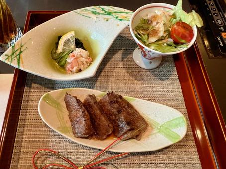 お肉と前菜 日本,美味しそう,美味しいの写真素材