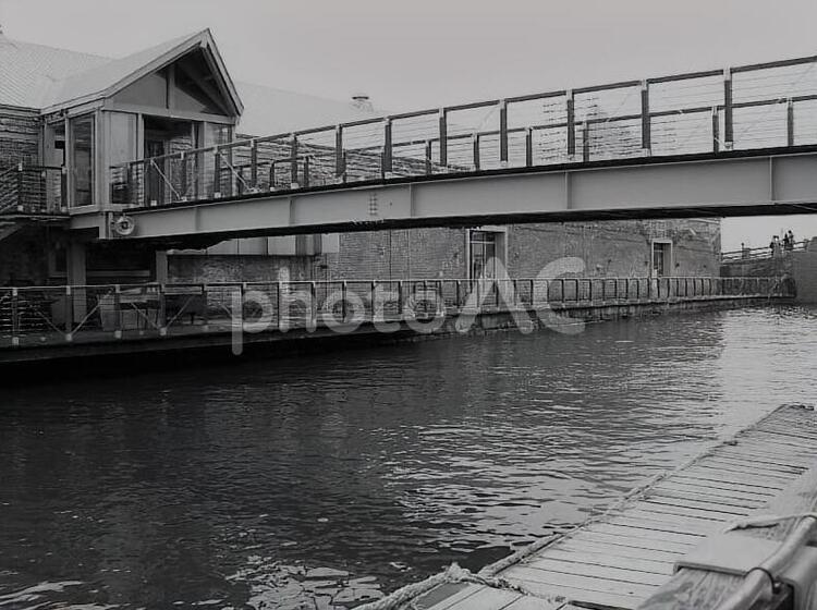 金森倉庫(白黒) 金森倉庫,橋,レンガの写真素材