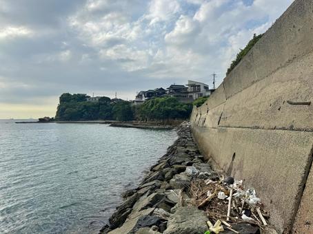 山口県彦島 竹ノ子島の磯辺 山口県彦島 竹ノ子島の磯辺 瀬戸内海,関門海峡,雲の写真素材