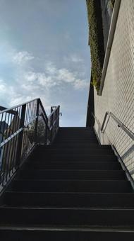 空に続く階段と未来への希望 空に続く階段と未来への希望 階段,空,上り階段の写真素材