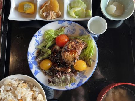ランチ ランチ ランチ,ハンバーグ,トマトの写真素材