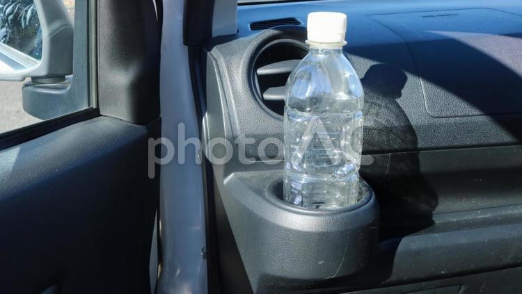 軽自動車のエアコンでドリンクを温め冷やす 車,後部,座席の写真素材