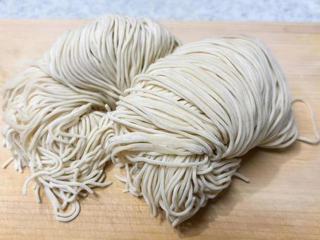 生中華麺(とんこつラーメン用) 生中華麺(とんこつラーメン用) 生麺,中華麺,ストレート麺の写真素材